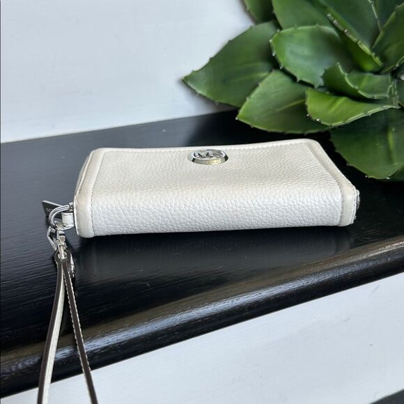 Michael Kors Pebbled Leather Wristlet Wallet Clutch, Zip Around, White - Picture 5 of 8